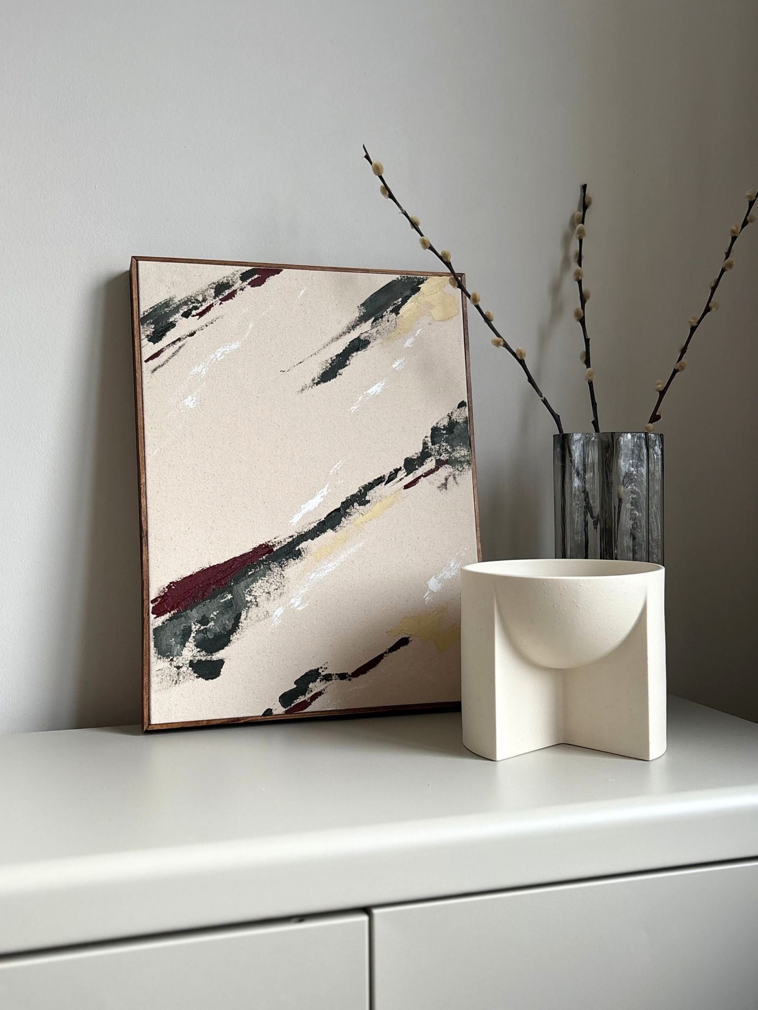 Finished abstract framed canvas artwork created with the Plan Forest Red palette, featuring expressive brushstrokes in deep forest red, muted green, soft beige and white on raw cotton canvas, set in a handcrafted dark oak edge frame.